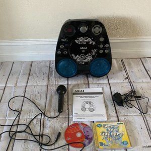 AKAI Karaokee CD+G Machine with all you see in pic
